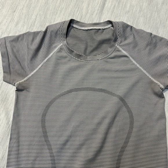 Lululemon Swiftly Top - Picture 4 of 5